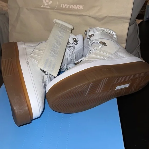🚫SOLD Adidas × Ivy Park Super Sleek Boots size 10W/9M - Picture 3 of 6